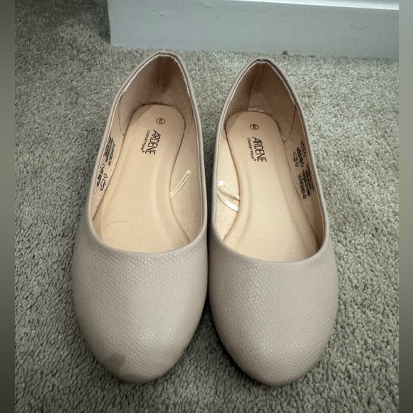 Flats - Picture 1 of 4